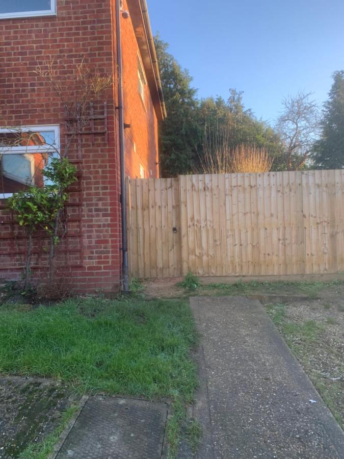 Cosy Room With Private Entrance & Ensuite Reading Exterior photo
